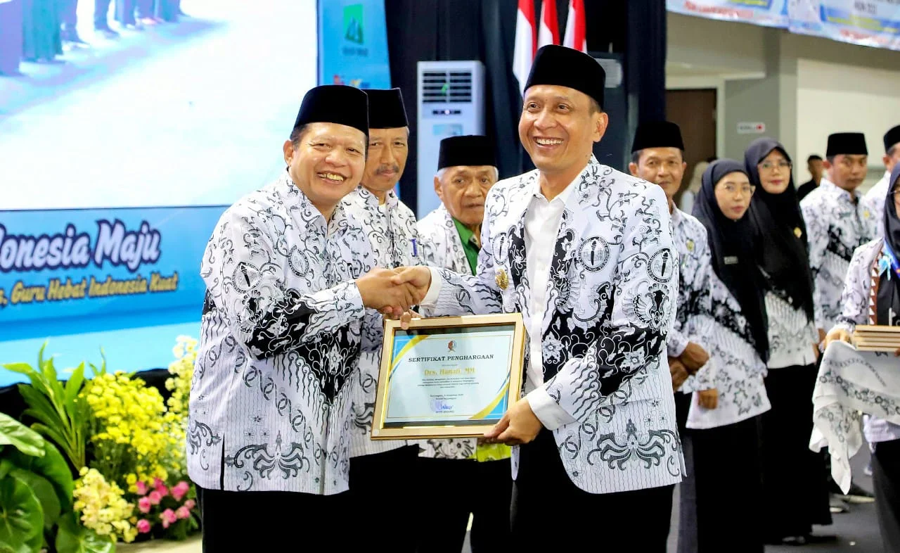 PGRI Bojonegoro Peringati HUT ke-80 dan HGN 2025 dengan Sarasehan, Guru Ajak Kolaborasi Wujudkan Indonesia Emas