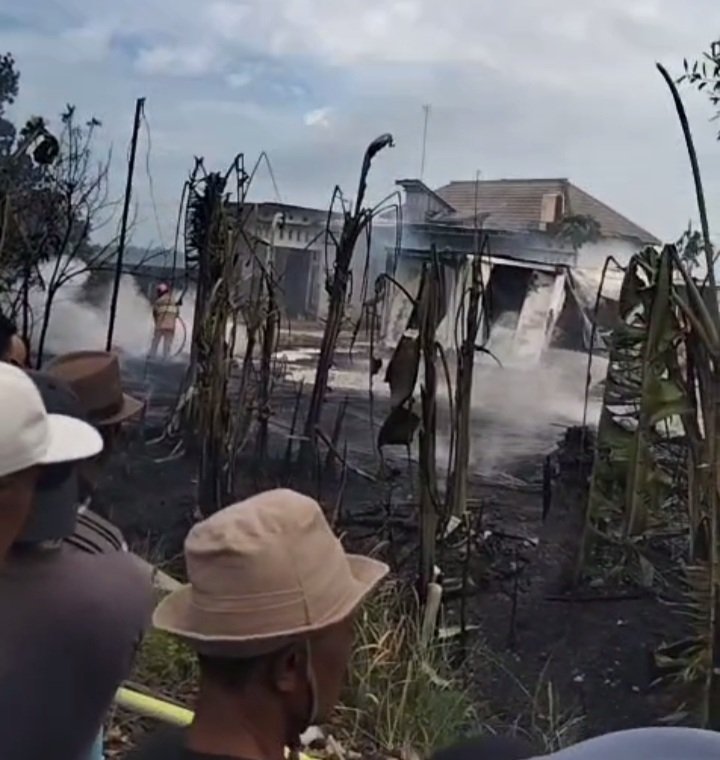 Gudang Penimbun Solar Terbakar, Rambah Kantor Proyek Rehabilitasi Irigasi di Balen